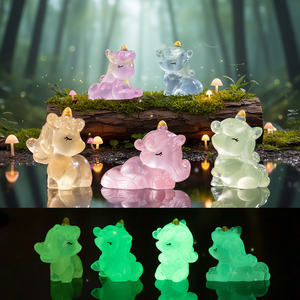 Resplandor en la oscuridad pequeño unicornio ornamento luminoso Mini resina Animal estatuilla para jardín paisaje acuario casa de muñecas llavero - Product Image 1