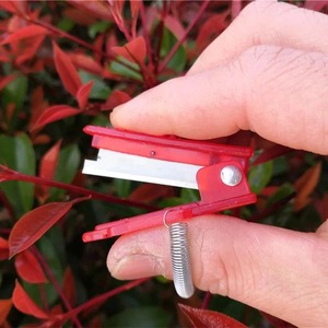 Multifunction Thumb Knife Garden Pruner Fruit Picking Device Safe Fruit Blade <b>Tool</b> Cutting Blade Rings Finger Protector Catcher - Product Image 3