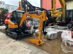 Miniexcavadora de 3.5 Toneladas con Giro Cero y Martillo Hidráulico, Tubería de Martillo Preinstalada para Trabajos de Demolición - Product Image 5