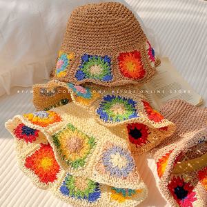 Chapeau Bob en Paille Creuse à Fleurs Colorées pour Femme, Protection Solaire Respirante pour l'Été à la Plage - Product Image 1