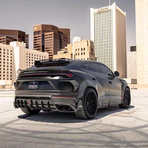 Kit carrosserie en fibre de carbone de style KH entièrement nouveau pour Lamborghini Urus, comprenant lèvre avant, jupes latérales, diffuseur, spoiler, extension d'ailes et capot. - Product Image 4