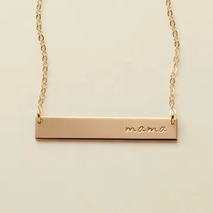 Joyería de acero inoxidable Para Hija y madre, collar con colgante de corazón inicial con barra vertical grabada en oro de 18 quilates para mamá - Product Image 4