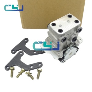 <b>Pilot</b> Valve 702-16-04250 Foot Pedal Valve 7021604250 for PC78 PC200-8 Excavator Foot Valve Assembly Excavator Parts - Product Image 1