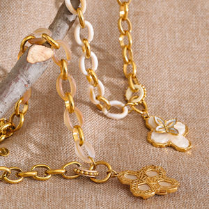 قلادة XY 2045 الأنيقة من الراتنج والفولاذ المقاوم للصدأ، مجوهرات نسائية مع قلادة زهرة من الحجر الطبيعي المطلي بالمينا - Product Image 2