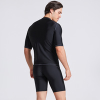 Ensemble Rash Guard pour Homme à Manches Courtes, Combinaison de Natation et de Surf Séparée, Séchage Rapide, Protection UV, Haut de Plongée, Short de Bain Longueur Genou
