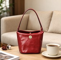 Porte-monnaie en cuir véritable Red Delta pour femme, mini sac à main en cuir de vachette pleine fleur, sac seau pour sororité, étui pour écouteurs, petit sac fourre-tout