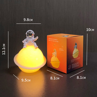 Veilleuse LED créative en forme de lune, cadeau d'anniversaire pour enfants, ornement de bureau, décoration de voiture, astronaute, application domestique, lumière à piles