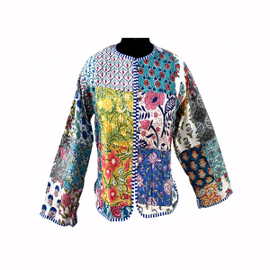 เสื้อแจ็คเก็ตผ้าฟลีซสำหรับผู้หญิง ลายพิมพ์บล็อกอินเดียแบบดั้งเดิม ระบายอากาศได้ดี ติดกระดุม กลับด้านได้ เสื้อโค้ทฤดูหนาวแบบสั้น - Product Image 1