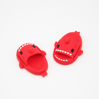 Mini pantoufles magiques simulées pour accessoires de maison de poupée, mini pantoufles requin de dessin animé, babouches, ornements DIY