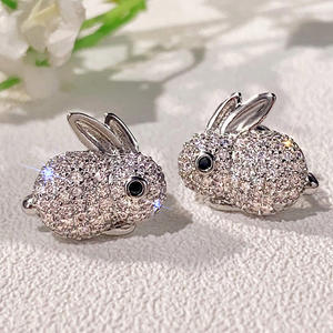 Boucles d'oreilles clous en or blanc E3370, motif lapin, micro-incrustation de strass en cristal, design animal mignon, unisexe, pour usage quotidien - Product Image 3