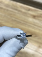 Bague HELE en or massif 18 carats avec diamant de laboratoire taille princesse carrée, sertie de quatre griffes, luxe pour le Festival Qixi