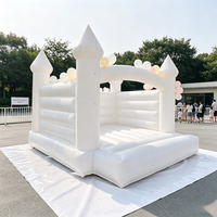 Château gonflable sur le thème du mariage blanc pour la location de fêtes, la décoration d'événements, les activités commerciales en plein air, les tout-petits