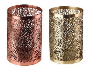 Lanterne en métal anglais de haute qualité, fait à la main, récipient à bougie tendance, bon design, métal en fer, bougeoir décoratif pour la maison - Product Image 1