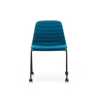Chaises modernes au design original à vente directe en usine Meubles de salle à manger en coque PP Pieds en métal noir Chaise en plastique