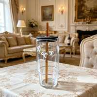 Hotselling 3D strik patch glazen tumbler met zwarte deksel en amberkleurige rietje voor ijskoffie, sap, cadeau, decoratie, drinkglas