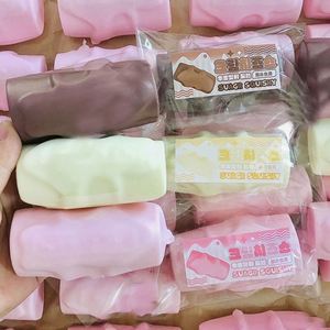 ของเล่นบีบสควิชชี่เนื้อครีมสามสี นุ่มมาก ยืดหยุ่นได้ บีบแล้วคืนตัวช้า ของเล่นบีบสควิชชี่ PU บรรเทาความเครียด ของขวัญสำหรับเด็กและผู้ใหญ่ - Product Image 1