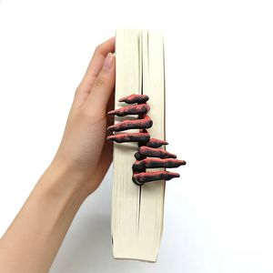 Marque-page créatif 3D Main du Diable en résine, Cadeau de papeterie, Ornement de bibliothèque, Griffe de démon - Product Image 6