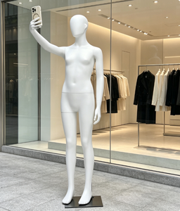 Mannequin féminin COLIN-2 <span class=keywords><strong>sans</strong></span> <span class=keywords><strong>visage</strong></span> en fibre de verre, avec fonction de contrôle gestuel pour selfies, idéal pour les boutiques de vêtements - Product Image 1
