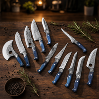Couteau de boucher à lame pleine en acier martelé brut teinté bleu, manche en bois Pakka, étui en cuir vintage pour préparation et travail sur les os