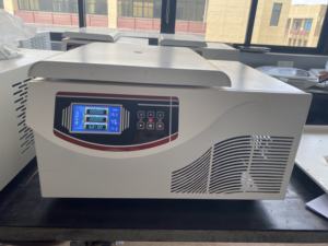 Bureaublad 5500Rpm Lage Snelheid 4*250Ml Grote Capaciteit Gekoelde Klinische Laboratoriumcentrifuge - Product Image 3