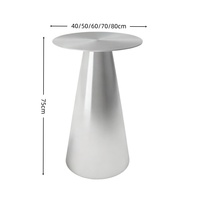 Table à manger en métal brossé de luxe, style nordique, finition argentée, base conique, table de bistrot, taille personnalisée pour hall d'hôtel, café
