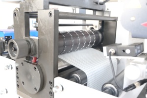 Tiêu Chuẩn Châu Âu 350Mm Hẹp Sóng Giá Sticker Tháp Pháo Xả Băng Cuộn Để Cuộn Quay Chết Máy Cắt - Product Image 5