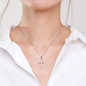 Collana con Croce in Argento Sterling 925 all'Ingrosso, Ciondolo Cristian con Diamanti, Gioiello Personalizzato per Donne - Product Image 4