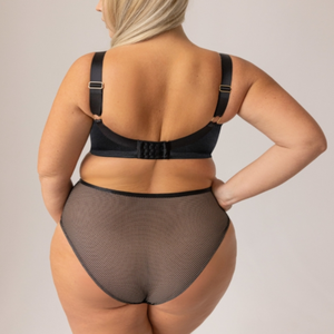 Ensemble deux pièces soutien-gorge grande <span class=keywords><strong>taille</strong></span> à bonnets couvrants et doux avec soutien latéral et laçage, et culotte <span class=keywords><strong>taille</strong></span> <span class=keywords><strong>haute</strong></span> avec broderie florale en <span class=keywords><strong>dentelle</strong></span> - Product Image 2