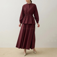 Ensemble Modeste Personnalisé Col Mandarin Bordeaux, Blouse Peplum à Taille Froncée et Jupe Longue Fendue, Tenue de Travail Élégante pour Femmes Musulmanes
