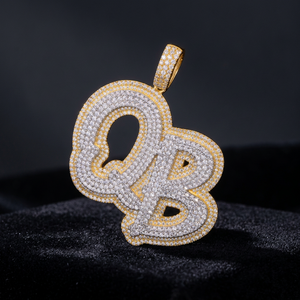 Colgante de Plata 925 con Letra QB de KIVORA, Micro Pavé de Moissanita, Amuleto de Lujo Unisex para Uso Diario - Product Image 1