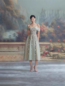 <span class=keywords><strong>ชุด</strong></span>เดรสยาวปานกลางผ้าตาข่ายปะติดปะต่อแบบเปิดไหล่สไตล์เวียดนามคุณภาพสูงสำหรับวันหยุด - Product Image 2