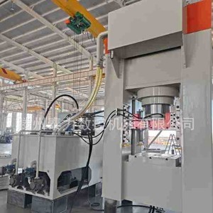 Presse hydraulique Taili CNC Y34 de type cadre, 630 tonnes, avec huit rails de guidage latéraux, haute précision pour le formage de tôles bimétalliques - Product Image 1
