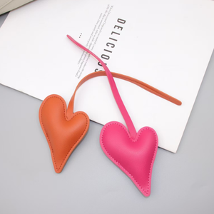 Hình trái tim quyến rũ muti-màu sắc tinh tế PU tình yêu mặt dây chuyền PU da trái tim dây túi Mặt dây chuyền Móc chìa Khóa Sáng Tạo dễ thương Phụ kiện túi - Product Image 4