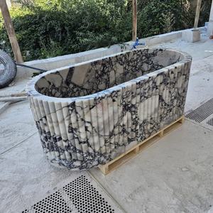 Vasca da Bagno di Lusso Freestanding in Marmo Calacatta Arabescato con Design Scanalato Personalizzato - Product Image 4