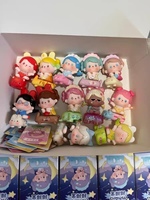 Caja Misteriosa Popular de PVC Mhia Minis Sitting in a Row Series - Regalo Sorpresa Coleccionable Escala 1/12 con 12 Figuras en un Estuche