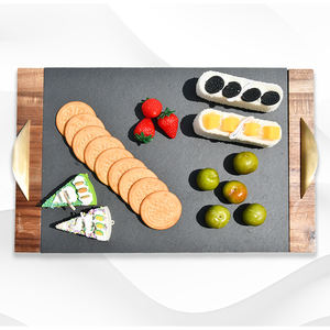 Plateau de service à steak en bois de haute qualité avec ardoise noire résistante aux hautes températures et poignée en métal - Product Image 4