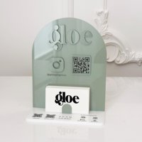 Panneau d'affichage commercial personnalisé vert sauge avec code QR, logo, options de paiement et emplacement pour cartes de visite