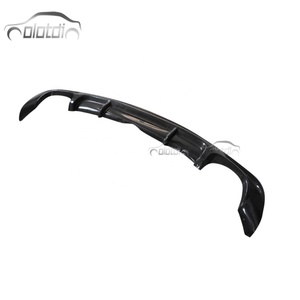 Protector de Parachoques Trasero de Fibra de Carbono con Aletas de Tiburón, Spoiler, Winglet y Splitter para BMW Serie 1 E82 - Product Image 2