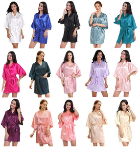 Robe Kimono en Satin Grande Taille avec Logo, Couleur Unie, Courte, Légère, pour Femme et Enfant, Idéale pour l'Été, les Fêtes Nuptiales et comme Vêtement de Nuit - Product Image 1