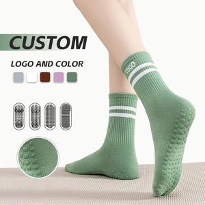 कस्टम लोगो महिलाओं की हाई-क्रू इनडोर स्पोर्ट्स फिटनेस हाई-टॉप लुभावनी विरोधी स्लिप पिलेट्स योग मोजे को पकड़ के साथ मोजे - Product Image 1