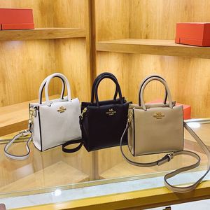 Bolso de Mano Pequeño Retro de Alta Gama para Mujer - Textura Sencilla, Bolso Multifuncional Hecho de Material PU.672 - Product Image 6