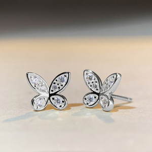 Eleganti Orecchini a Perno a Forma di Farfalla, Stile Minimal e Fresco, Gioielli da Donna alla Moda per Uso Quotidiano, Regalo Chic - Product Image 6