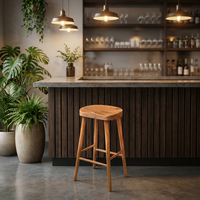 Tabouret de bar haut en bois massif MULIGNA, style contemporain et moderne, pour salle à manger, extérieur, restaurant, hôtel, ou comme ottoman.