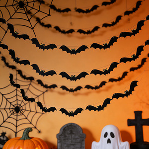 Decoración de Halloween: Guirnalda de murciélagos de fieltro, colgante para fondo, decoración colgante para fiestas y eventos. - Product Image 1