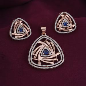 Ensemble de pendentif en diamant moissanite au design élégant avec pierre de couleur bleue et chaîne et boucles d'oreilles pour un usage en bijouterie de mariage et d'anniversaire - Product Image 2