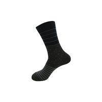 Chaussettes d'équipage pour hommes de style décontracté respirant d'excellente qualité en coton fin tricoté pour l'exportation en gros du printemps