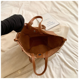 <span class=keywords><strong>Sac</strong></span> fourre-tout à bandoulière de style français en cuir PU imperméable, motif grain de litchi, simple, décontracté, grande capacité, avec surpiqûres - Product Image 6