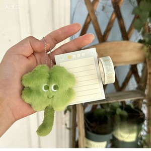 Porte-clés pendentif trèfle porte-bonheur créatif, adorable poupée en peluche, breloque pour sac à dos, porte-clés de voiture, accessoires de sac, cadeau - Product Image 3