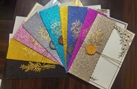 Tempat Kartu Undangan Grosir Berwarna-warni dengan Pola Bunga Foil Emas dan Dekorasi Segel Lilin untuk Acara Pernikahan