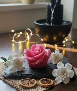 Beautiful pink Rose-shaped Soy Wax Handmade Modern Environment-Friendly Aromatherapy Candle for Thanksgiving Home Decor Gifting - Product Image 2
